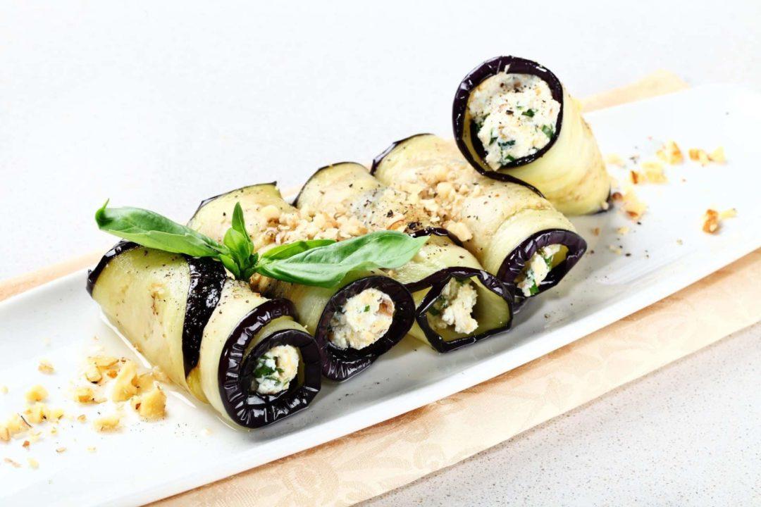 Баклажан с творогом и грецкими орехами